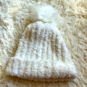 Nubby knit ivory Pom Pom beanie One size fits all SOFT!